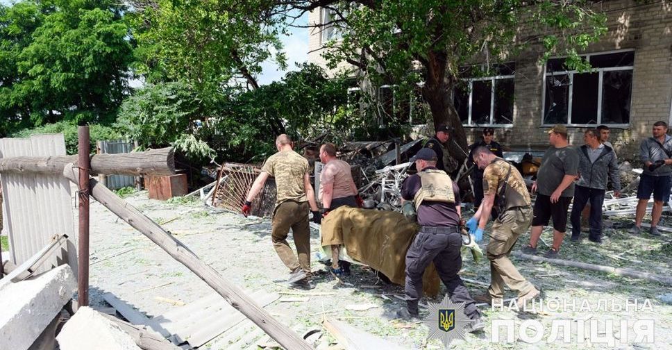 Окупанти обстріляли село Сергіївка: навчальний заклад зруйновано, двоє людей загинули
