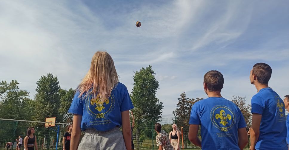 В Покровске стартовал городской турнир по волейболу
