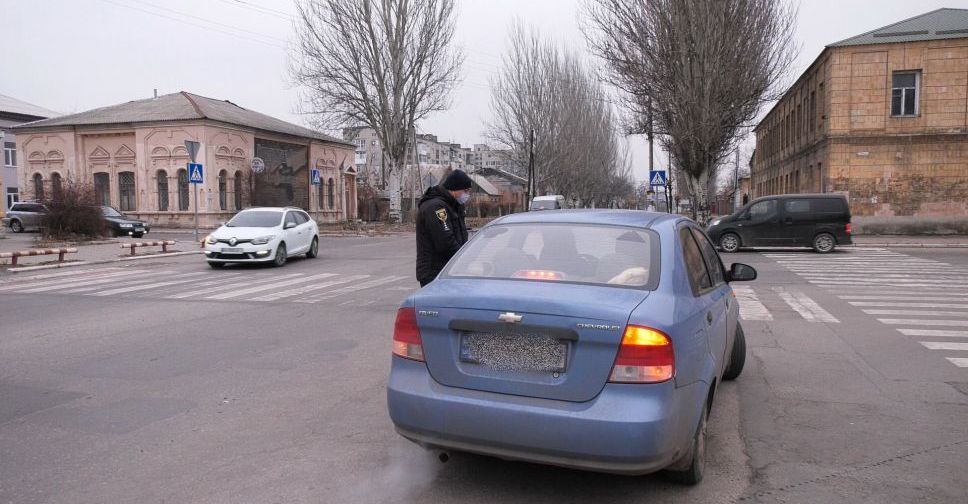 Полицейские Покровска напомнили водителям и пешеходам о необходимости соблюдения ПДД