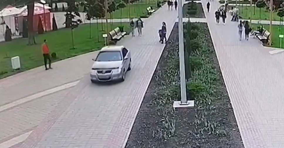 В Покровске оштрафовали водителя, который катался по парку