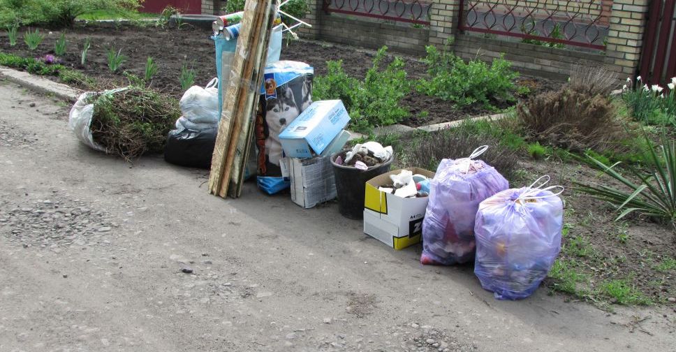 Покровские коммунальщики призывают выбрасывать строительный мусор самостоятельно