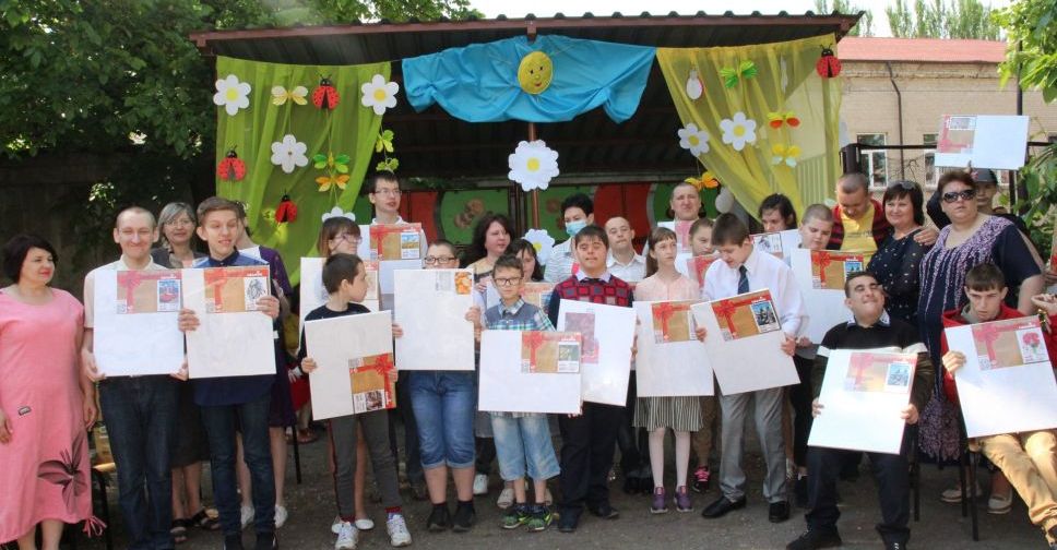 Вихованці центру «Милосердя» отримали подарунки до Дня захисту дітей