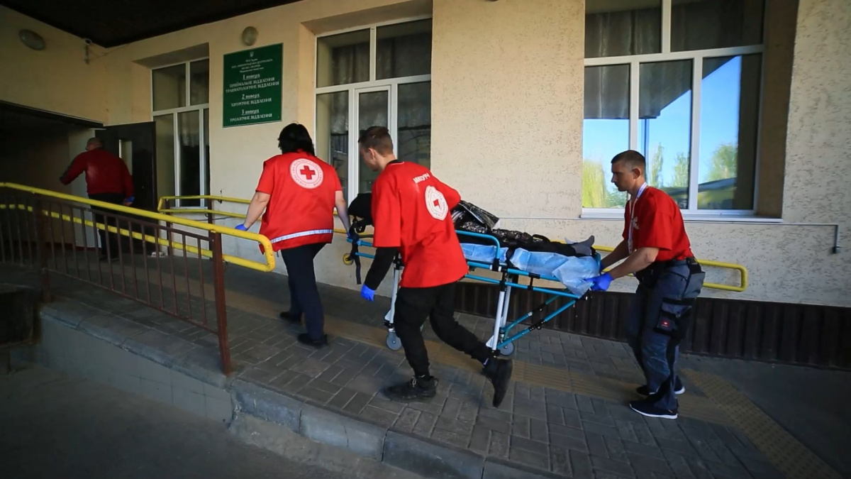 Мирноградський Червоний Хрест почав транспортувати маломобільних людей до медзакладів