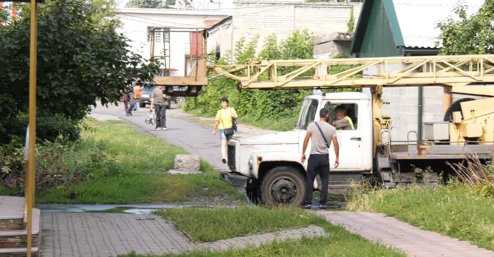 Пострадавшие крыши, деревья и электролинии – последствия непогоды в Покровске