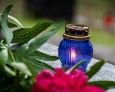 Суворої заборони немає: жителів Донеччини закликають не відвідувати кладовища у Провідну неділю