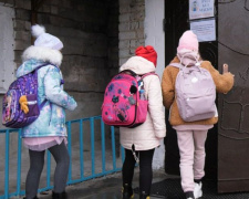 В школах и детсадах Покровска возобновились занятия. Сколько педагогов отстранены из-за отсутствия вакцинации?