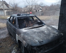 У Покровському районі в палаючій автівці знайшли загиблу людину