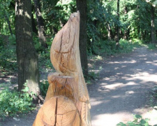 Пока одни делают, другие ломают: в парке Покровска снова орудуют вандалы