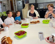 Секретар міськради Наталія Іваньо привітала родину Колосових з Днем захисту дітей