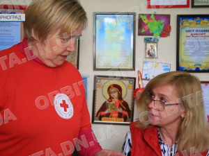 Тут допоможуть. З якими проблемами звертаються мирноградці до волонтерів Червоного Хреста