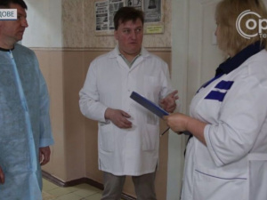 Начальник Селидівської МВА відвідав у лікарні дітей, поранених у результаті обстрілу Українська