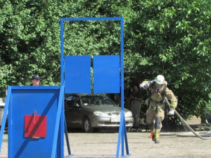 У Мирнограді рятувальники змагались у "Firefighter Combat Challenge"