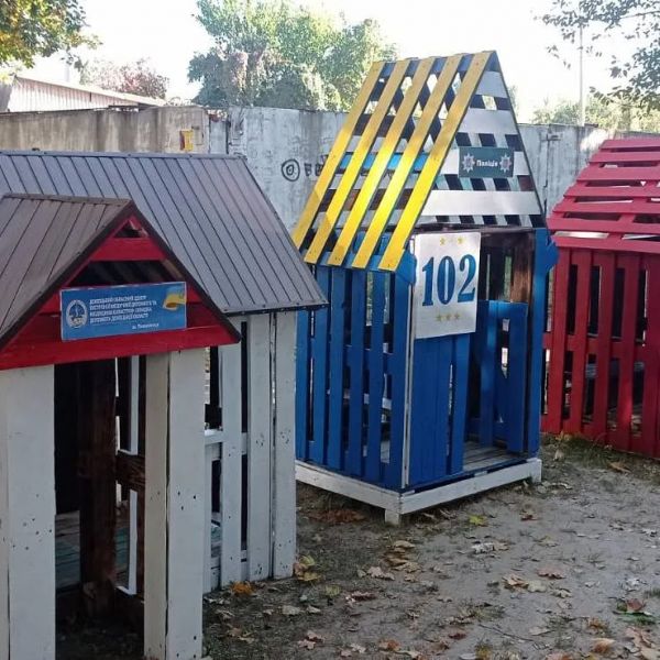 В Покровске жители «Южного» создали во дворе мини-городок для детворы