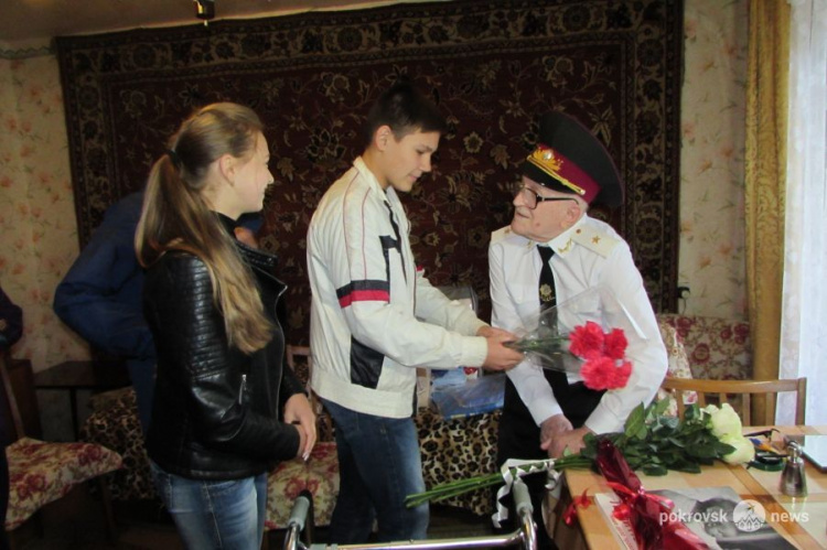 Почетный житель Покровска Михаил Глобенко отмечает свой 99-й день рождения