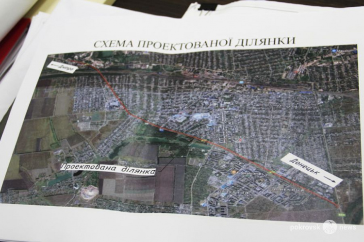 В Покровске представители Донецкой ОГА обсудили начало ремонта улицы Защитников Украины