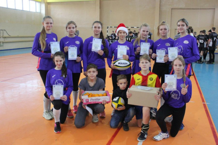 Игровой сезон регбистов Донецкой области завершился традиционным новогодним турниром