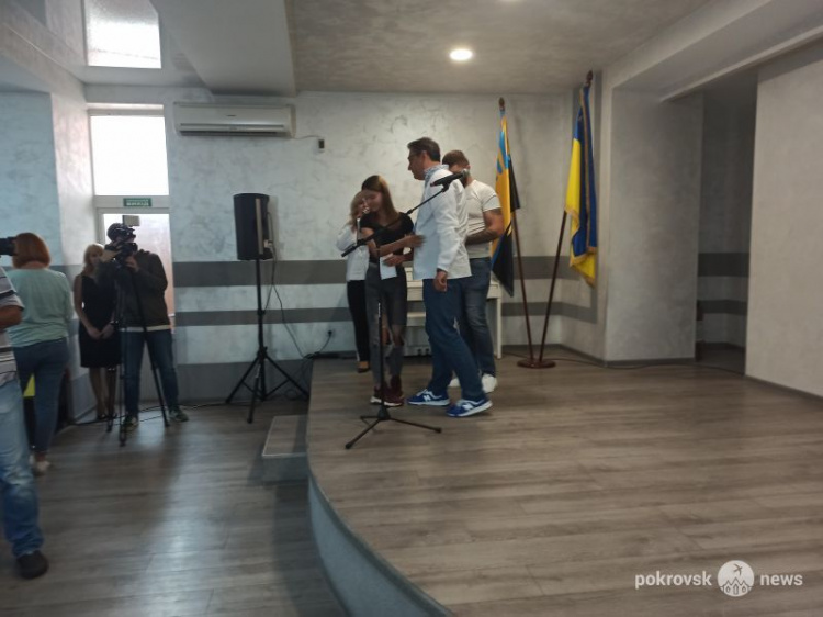В Покровске прошла благотворительная акция «Соберем ребенка героя в школу!»