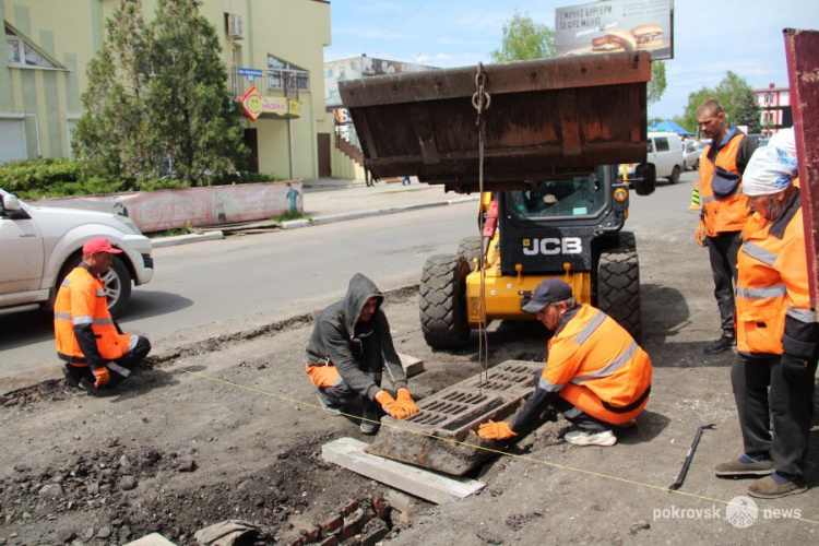 В Покровске начат ямочный ремонт дорог