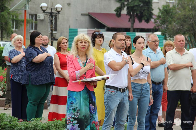В День Конституции в Покровске состоялся торжественный митинг