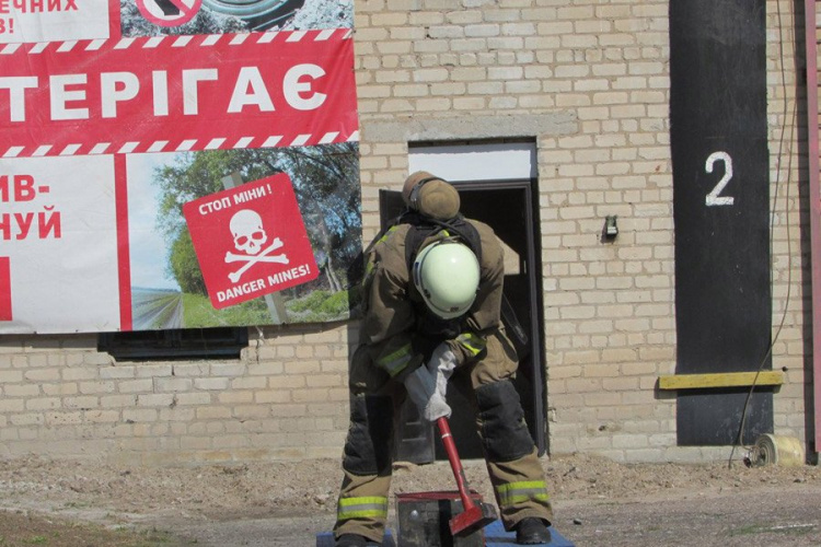 У Мирнограді рятувальники змагались у "Firefighter Combat Challenge"