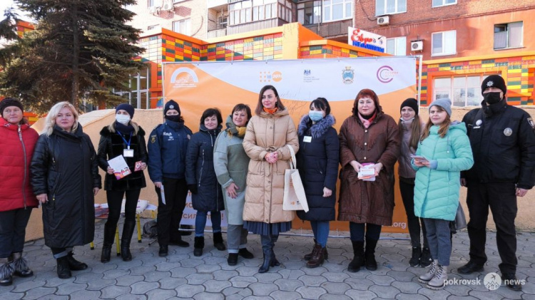 Разорви круг! Покровск присоединился к акции «16 дней против насилия»