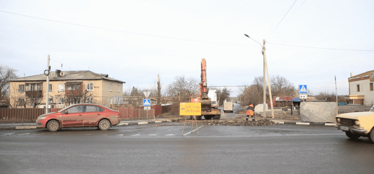 Между Покровском и Мирноградом провалился участок дороги, капитально отремонтированный осенью