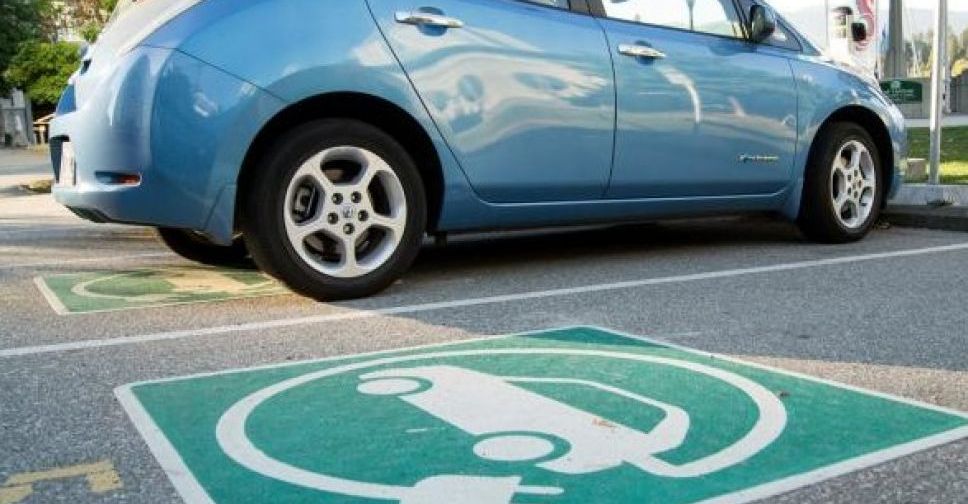 Зелені номери, нові знаки і штрафи: набув чинності закон про електромобілі