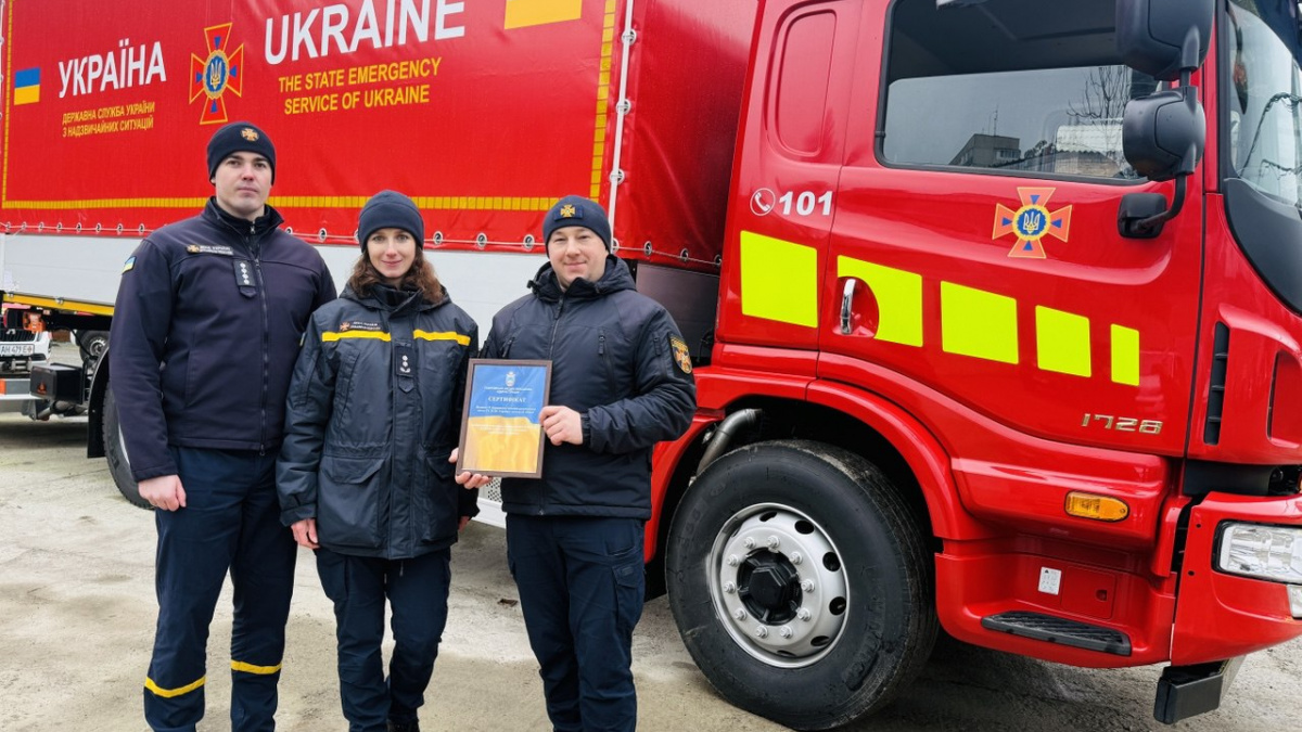 Покровська МВА передала рятувальникам вантажівку з гідробортом