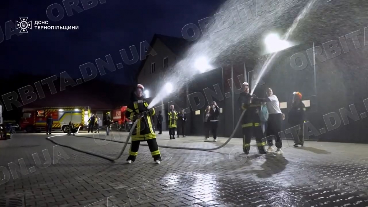 Від зупинки кровотеч до гасіння пожеж: учасники покровської «Школи безпеки» вчились рятувати