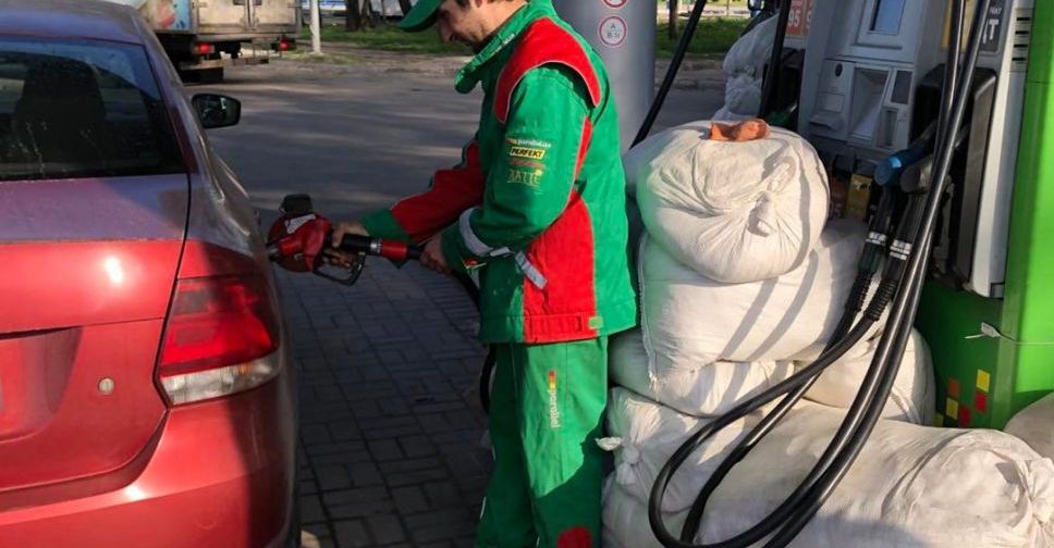 На заправке Покровска продается бензин
