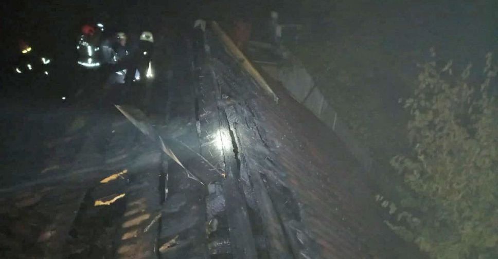 Пожар в Мирнограде: спасатели около часа тушили летнюю кухню