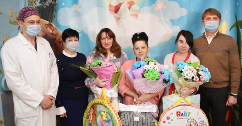 В Мирнограде поздравили родителей младенцев, которые первыми родились в 2021 году