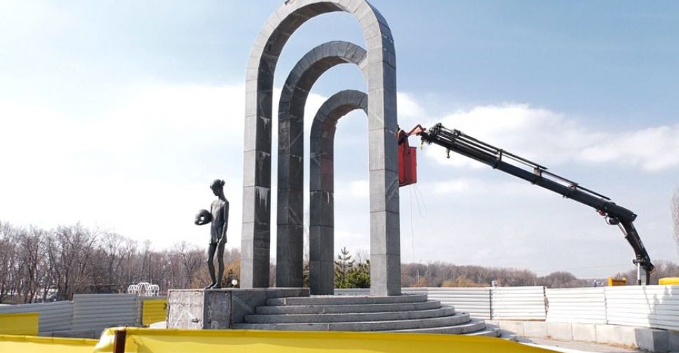 В Покровске началась реконструкция мемориала «Девочка»