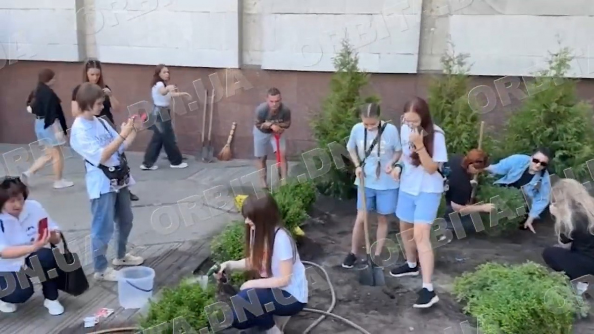 «Від серця до неба»: молодь Донеччини вшанувала пам'ять захисників України