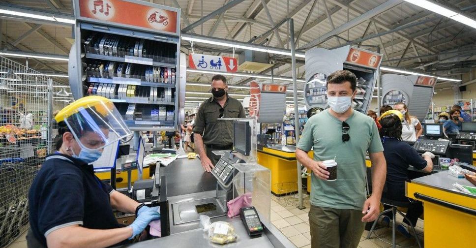 Купил кофе и конфеты: Владимир Зеленский посетил супермаркет на Донетчине