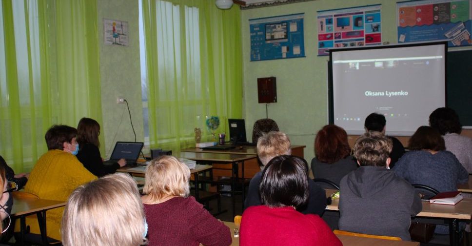 Вчителі Покровська навчались організовувати дистанційну освіту