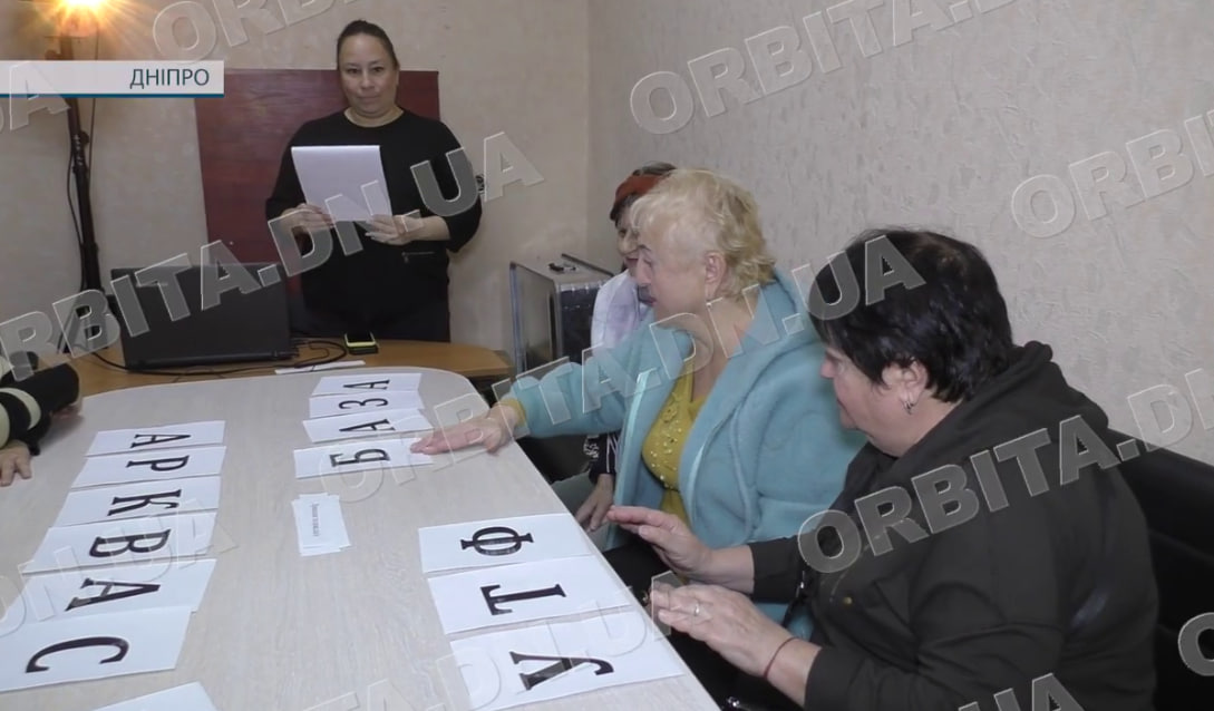 Посмішки замість тривог: у Дніпрі відбувся захід для переселенців із Добропілля