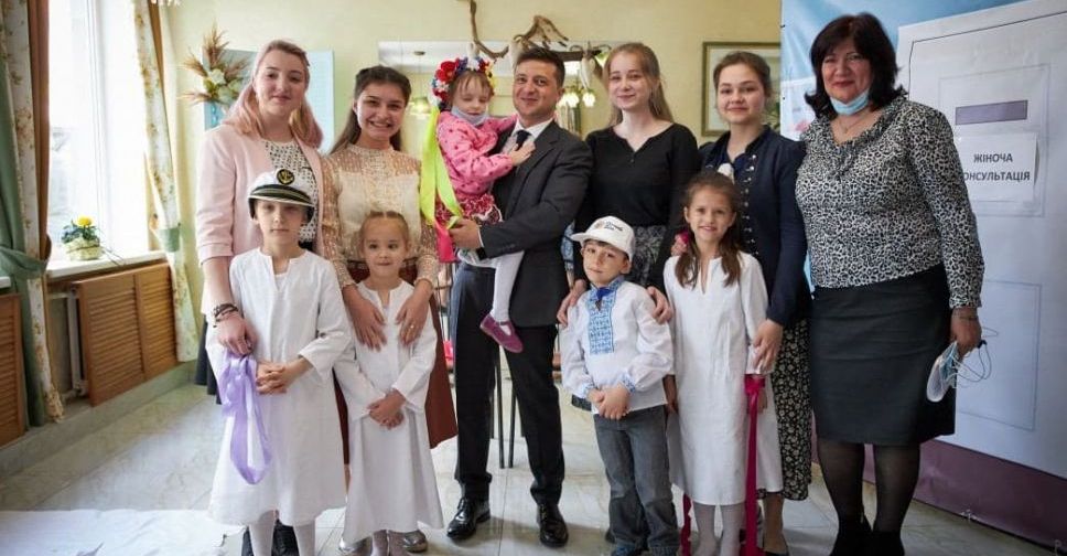 Президент Зеленський привітав соцпрацівників з професійним святом