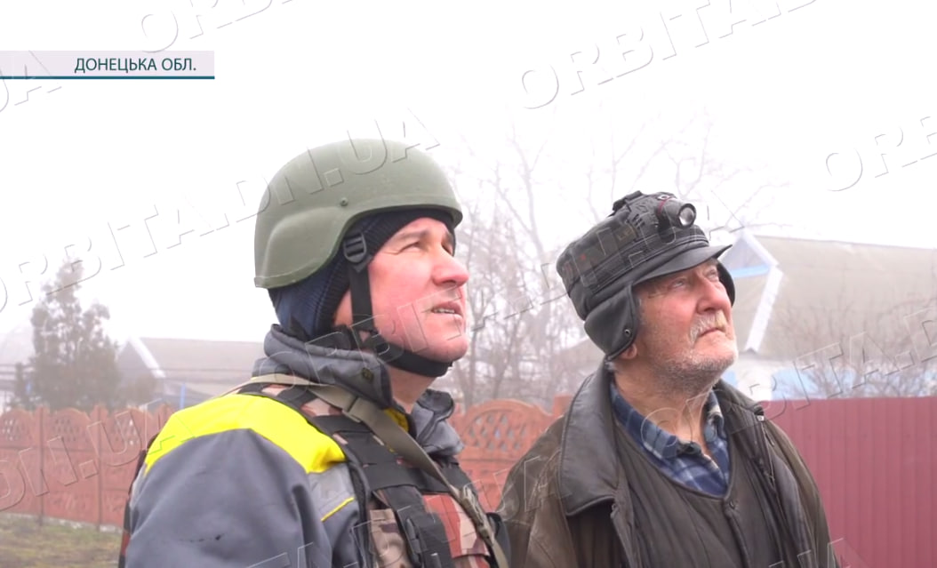 Наперекір обстрілам: покровські енергетики лагодять мережі на Донеччині