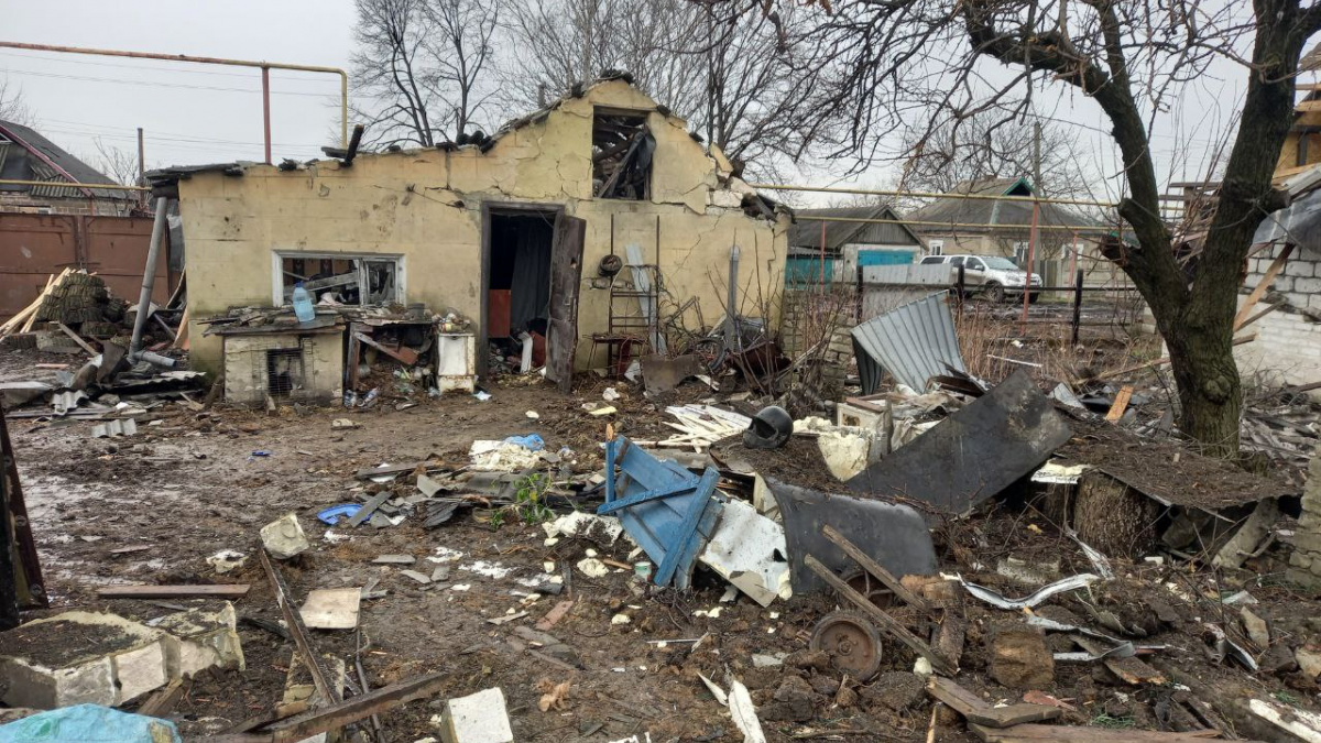 Зруйновані домівки, зламані долі: уночі росіяни обстріляли Селидове та Новогродівську громаду