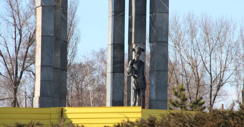 Часовня или новые арки? В Покровске обсудили с общественностью реконструкцию мемориала «Девочка»