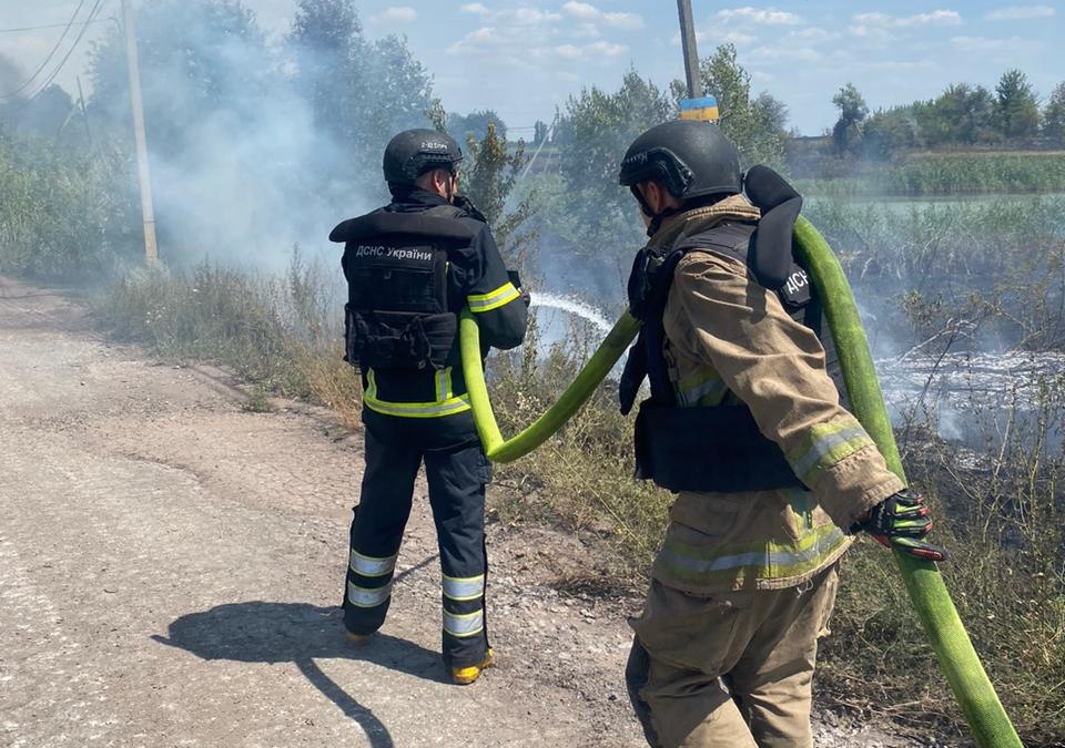 У Лисівці рятувальники ліквідували пожежу, що виникла внаслідок обстрілу