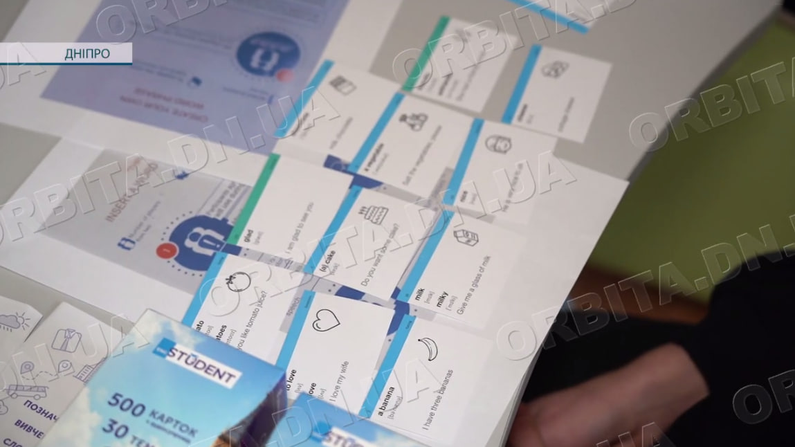 Англійська мова - легко: американська викладачка зробила подарунок покровським школярам