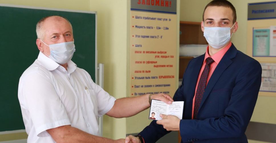 Студенты ДонНТУ получили в ШУ «ПОКРОВСКОЕ» удостоверения о первой рабочей профессии