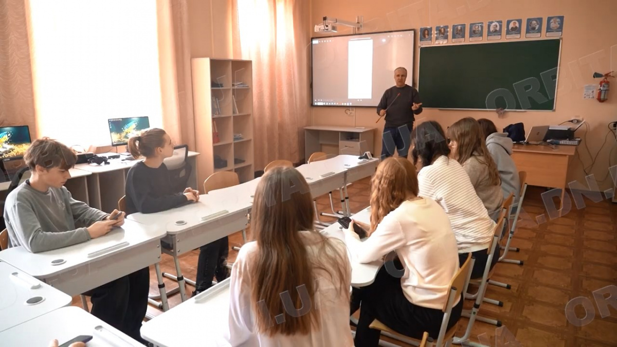 Безпека в один клік: покровські школярі та педагоги опановують кібергігієну