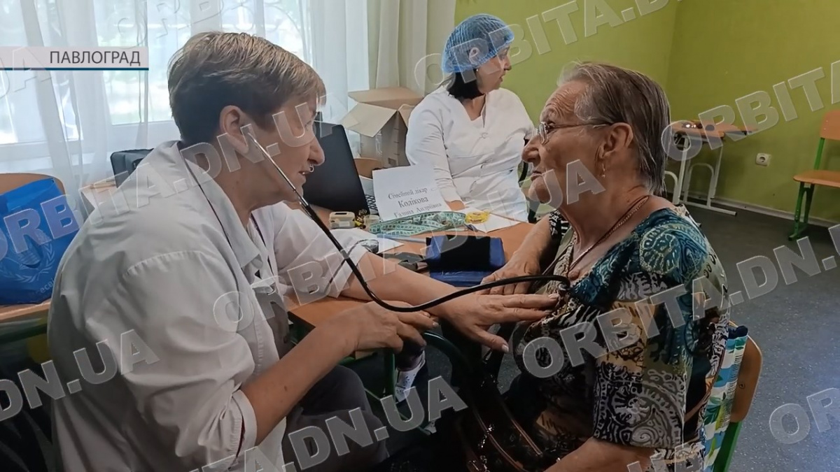Медики Мирнограда провели виїзний прийом для переселенців у Павлограді