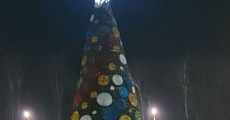 В Покровске отремонтируют новогоднюю елку