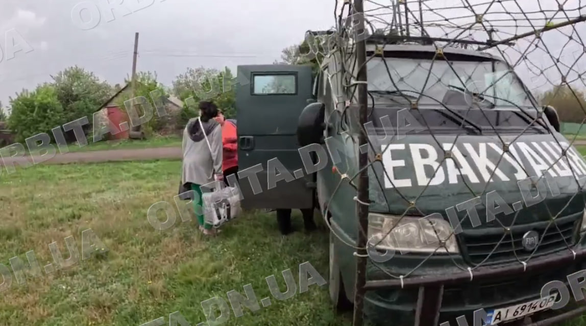 Під прицілом дронів: капелани продовжують евакуацію людей з прифронтових сіл