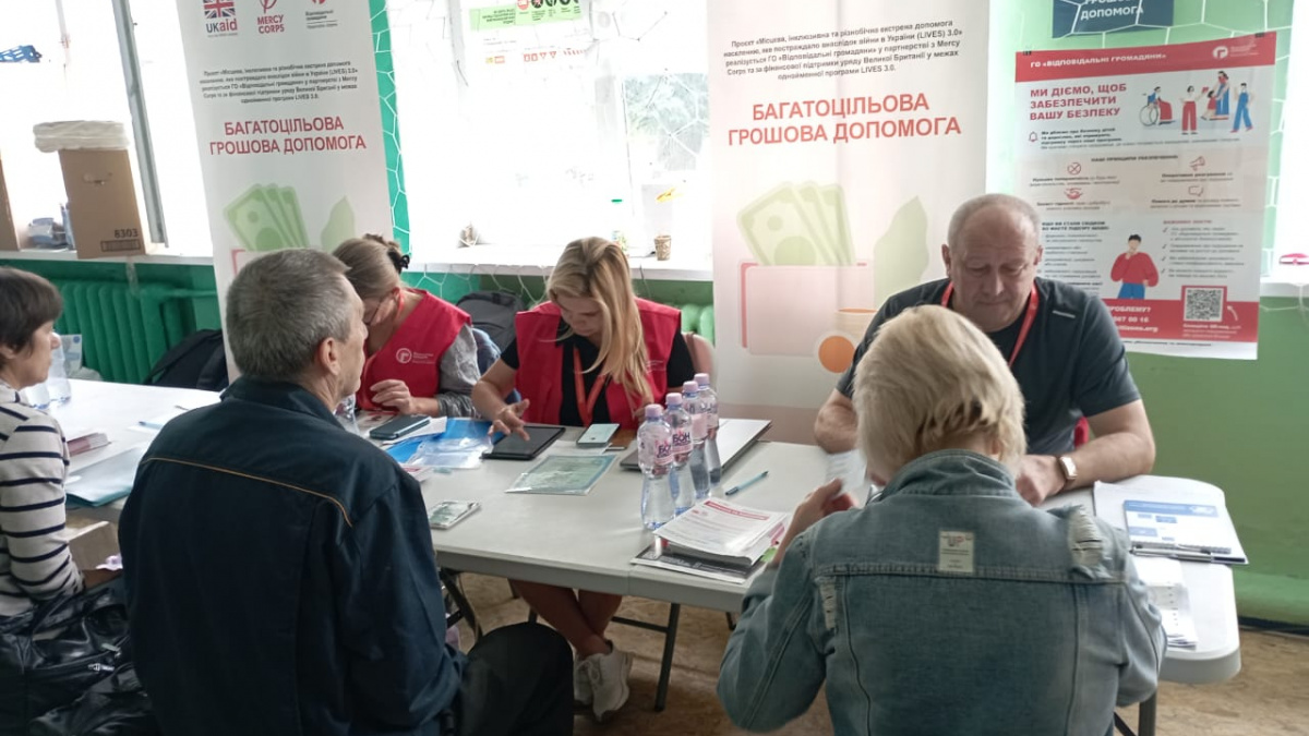 На грошову допомогу реєструють нещодавно евакуйованих у транзитному пункті в Павлограді