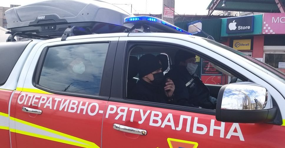 На Донеччині рятувальники за допомогою гучномовців сповіщують населення щодо необхідності дотримуватися умов карантину